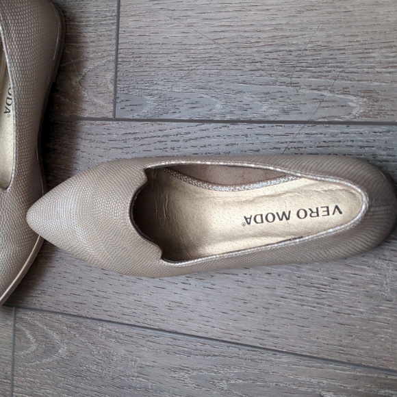 Vero Moda gold flats - Picture 2 of 4
